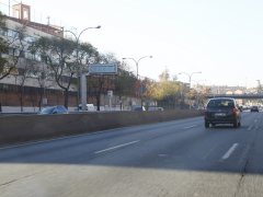 La A-5, de autovía a calle: limitación de velocidad, carril bus, radares y más semáforos