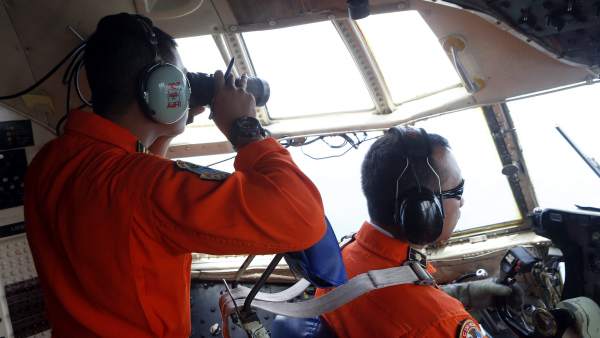 Finaliza sin resultados el segundo día de búsqueda del avión de AirAsia accidentado Finaliza sin resultados el segundo día de búsqueda del avión de AirAsia accidentado