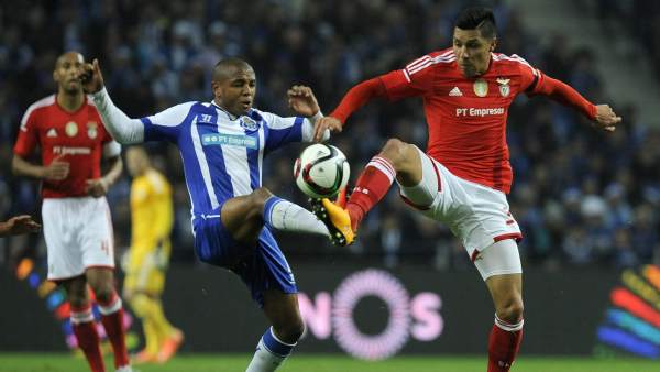 Enzo Pérez y Brahimi, Benfica - Oporto Enzo Pérez y Brahimi, Benfica - Oporto
