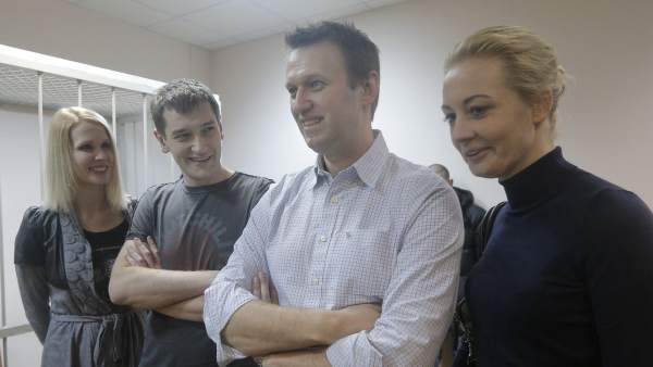 Alexéi y Oleg Navalni en el juicio Alexéi y Oleg Navalni en el juicio