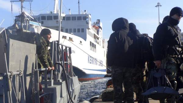 Un barco con cientos de inmigrantes pide auxilio desde el mar Adriático Un barco con cientos de inmigrantes pide auxilio desde el mar Adriático