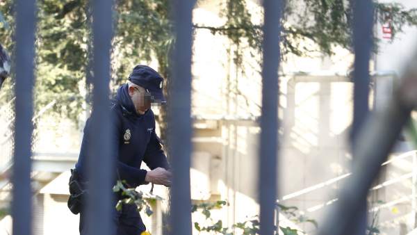 La Policía analiza un paquete sospechoso en la sede de 20 Minutos La Policía analiza un paquete sospechoso en la sede de 20 Minutos