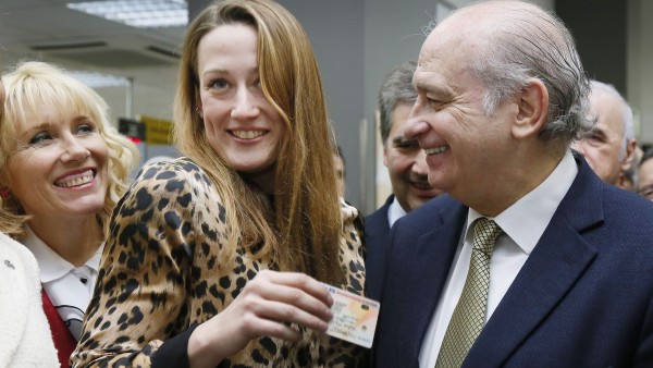 Mireia Belmonte, con su DNI 3.0 Mireia Belmonte, con su DNI 3.0
