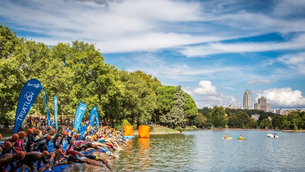Inicio de un triatlón Inicio de un triatlón