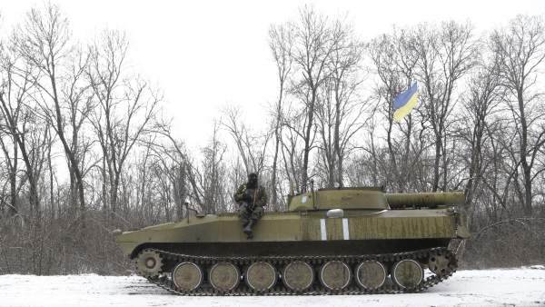 Un tanque ucraniano en la nieve. Un tanque ucraniano en la nieve.