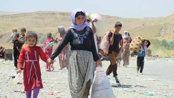 Refugiados yezadíes huyendo del Estado Islámico en Irak. Refugiados yezadíes huyendo del Estado Islámico en Irak.