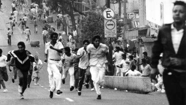 Caracazo. Los disturbios comenzaron en el barrio de Catia, en la periferia de Caracas Caracazo. Los disturbios comenzaron en el barrio de Catia, en la periferia de Caracas