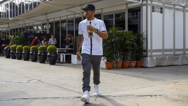 Lewis Hamilton, ante el Gran Premio de Malasia 2015 Lewis Hamilton, ante el Gran Premio de Malasia 2015