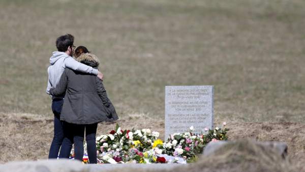 Homenaje de las familias a las víctimas Homenaje de las familias a las víctimas
