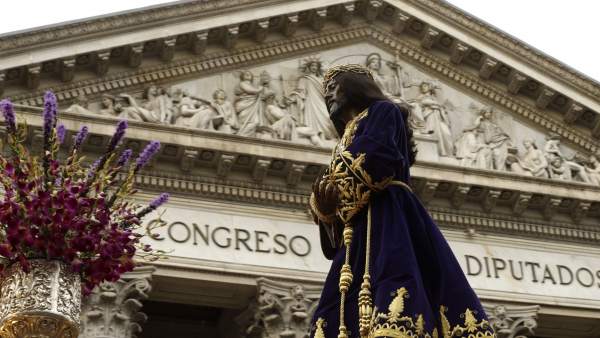 El Cristo de Medinaceli, frente al Congreso El Cristo de Medinaceli, frente al Congreso