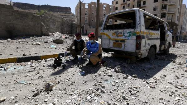 LA COALICIÓN ÁRABE BOMBARDEA UN CUARTEL TRAS SER TOMADO POR HUTÍES EN TAIZ
LA COALICIÓN ÁRABE BOMBARDEA UN CUARTEL TRAS SER TOMADO POR HUTÍES EN TAIZ