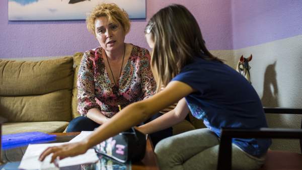 Valencia deja a 52 niños sin beca: \ Valencia deja a 52 niños sin beca: \