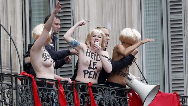 Femen irrumpe en la manifestación del Frente Nacional Femen irrumpe en la manifestación del Frente Nacional