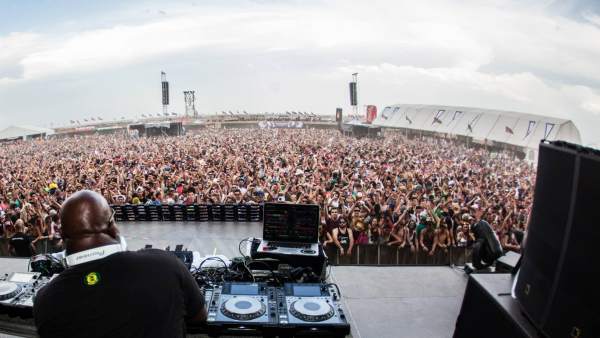 El DJ Carl Cox durante su concierto en el Festival de Monegros 2014. El DJ Carl Cox durante su concierto en el Festival de Monegros 2014.