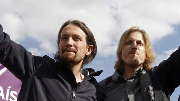 Pablo Iglesias y el candidato a la presidencia de la Junta de Castilla y León, Pablo Fernández durante un mitin en Zaragoza Pablo Iglesias y el candidato a la presidencia de la Junta de Castilla y León, Pablo Fernández durante un mitin en Zaragoza