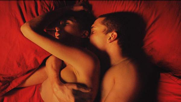 Fotograma de la película 'Love' Fotograma de la película 'Love'