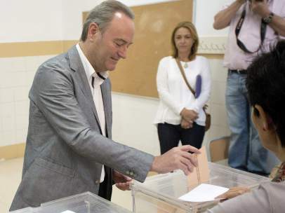 Alberto Fabra vota en Castellón