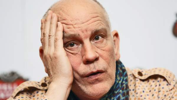 John Malkovich es, además de actor, empresario con inversiones en un restaurante y una firma de diseño de ropa para hombre, Technobohemian. John Malkovich es, además de actor, empresario con inversiones en un restaurante y una firma de diseño de ropa para hombre, Technobohemian.