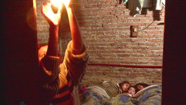 Una familia en situación de pobreza energética. Una familia en situación de pobreza energética.