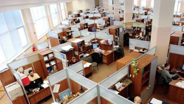 Trabajadores en una oficina Trabajadores en una oficina