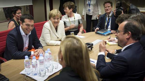 Tsipras, Hollande y Merkel. Tsipras, Hollande y Merkel.