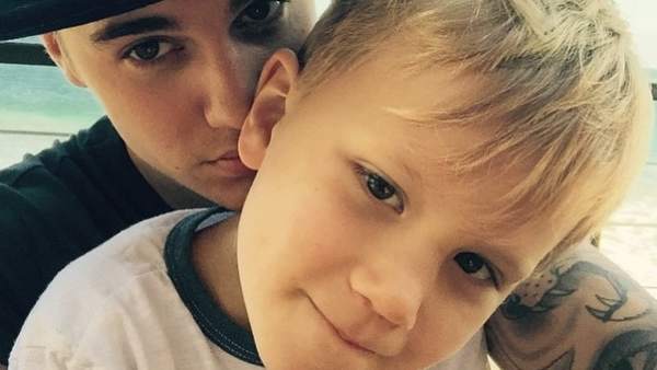 Justin y Jaxon Bieber Justin y Jaxon Bieber