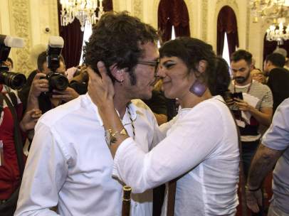 'Kichi', felicitado por Teresa Rodríguez
