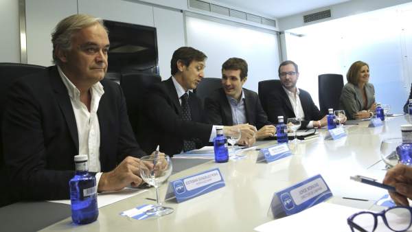 González Pons y Hernando junto a otros miembros del comité de dirección del PP. González Pons y Hernando junto a otros miembros del comité de dirección del PP.