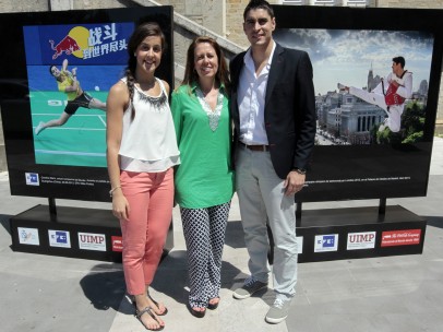 Ana Muñoz, con Carolina Marín y Nico García
