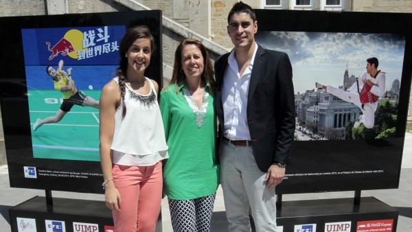 Ana Muñoz, con Carolina Marín y Nico García Ana Muñoz, con Carolina Marín y Nico García