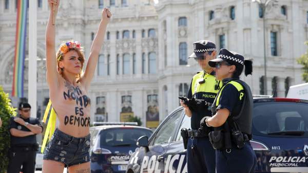 Acción de Femen contra la ley mordaza Acción de Femen contra la ley mordaza