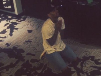 Chris Brown ruega que le dejen salir de Filipinas
