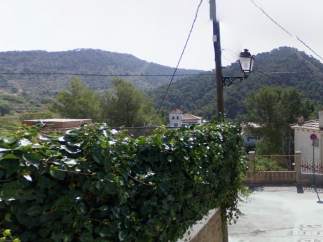 Imagen de la calle de la Era (Serra) donde se incendió la vivienda.