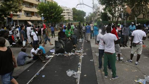 Disturbios entre la comunidad senegalesa y los antidisturbios en Salou (Tarragona). Disturbios entre la comunidad senegalesa y los antidisturbios en Salou (Tarragona).