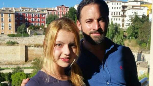 Inma Sequí recibe a Santiago Abascal tras su agresión Inma Sequí recibe a Santiago Abascal tras su agresión