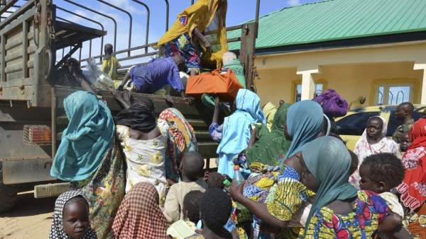 Mujeres y niños rescatados por soldados nigerianos del grupo extremista Boko Haram Mujeres y niños rescatados por soldados nigerianos del grupo extremista Boko Haram