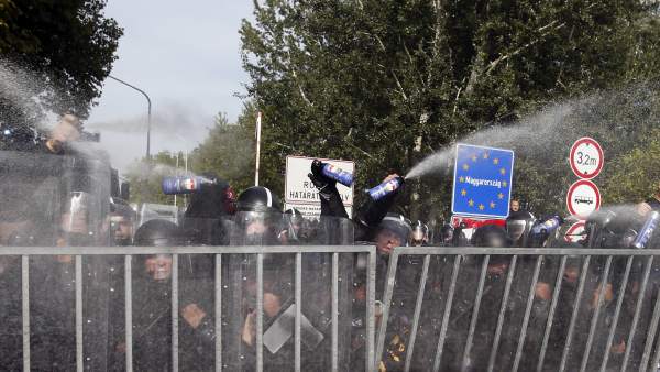 Gas pimienta contra los refugiados Gas pimienta contra los refugiados