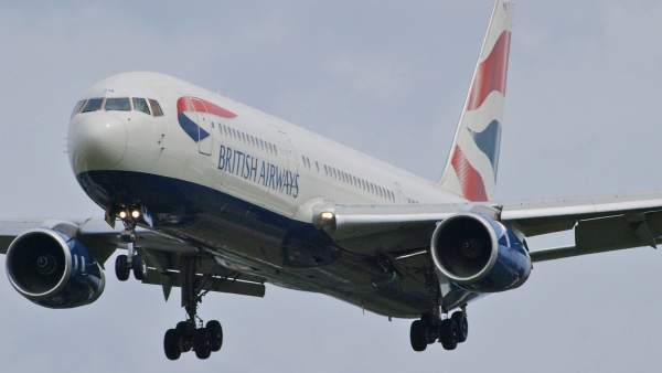Avión de 'Britsh Airways' aterrizando en el aeropuerto Heathrow, en Londres Avión de 'Britsh Airways' aterrizando en el aeropuerto Heathrow, en Londres
