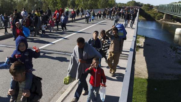 Hungría cierra el tráfico a refugiados Hungría cierra el tráfico a refugiados