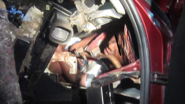 Inmigrante oculto en un salpicadero Inmigrante oculto en un salpicadero
