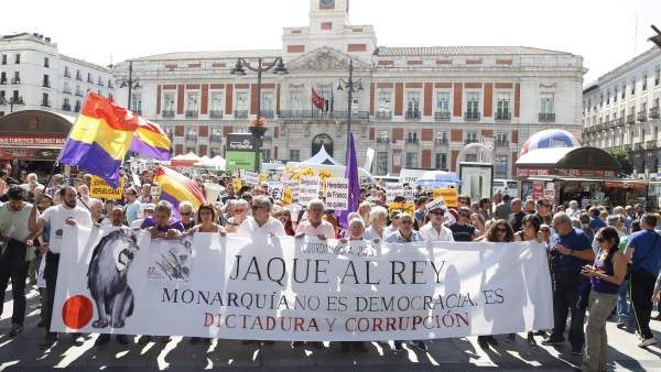 Manifestacion en Madrid en contra de la monarquía y a favor de la república en España Manifestacion en Madrid en contra de la monarquía y a favor de la república en España