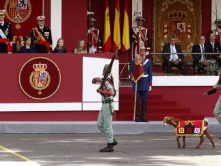 Desfile de la Fiesta Nacional y Pablo, la cabra de la Legión