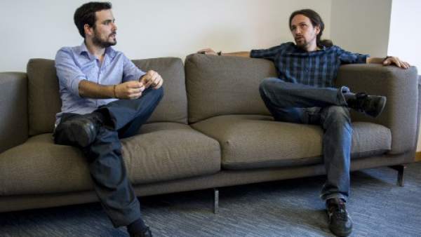 Alberto Garzón y Pablo Iglesias en una reunión. Alberto Garzón y Pablo Iglesias en una reunión.