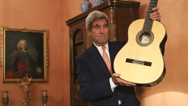 Guitarra artesanal para John Kerry Guitarra artesanal para John Kerry