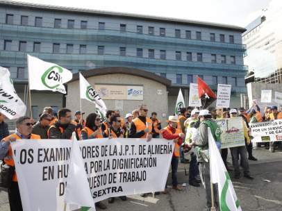 Examinadores de la DGT en huelga