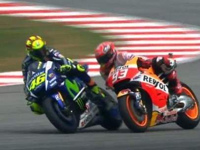 Rossi tira a Márquez