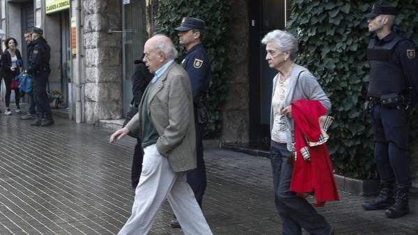 La policía registra la casa de los Pujol La policía registra la casa de los Pujol