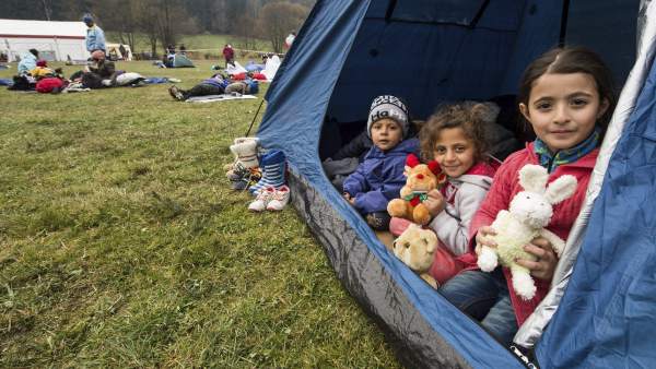 Resultado de imagen para niños migrantes en italia