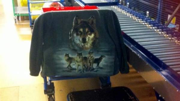 Despedido por burlarse de esta sudadera Despedido por burlarse de esta sudadera