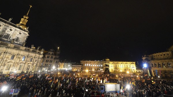 Pegida vuelve a salir a la calle en Dresde Pegida vuelve a salir a la calle en Dresde